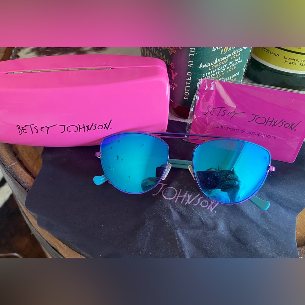 BETSEY JOHNSON Xtra Oil Blue Mirrored Lenses UV Sunglasses 73